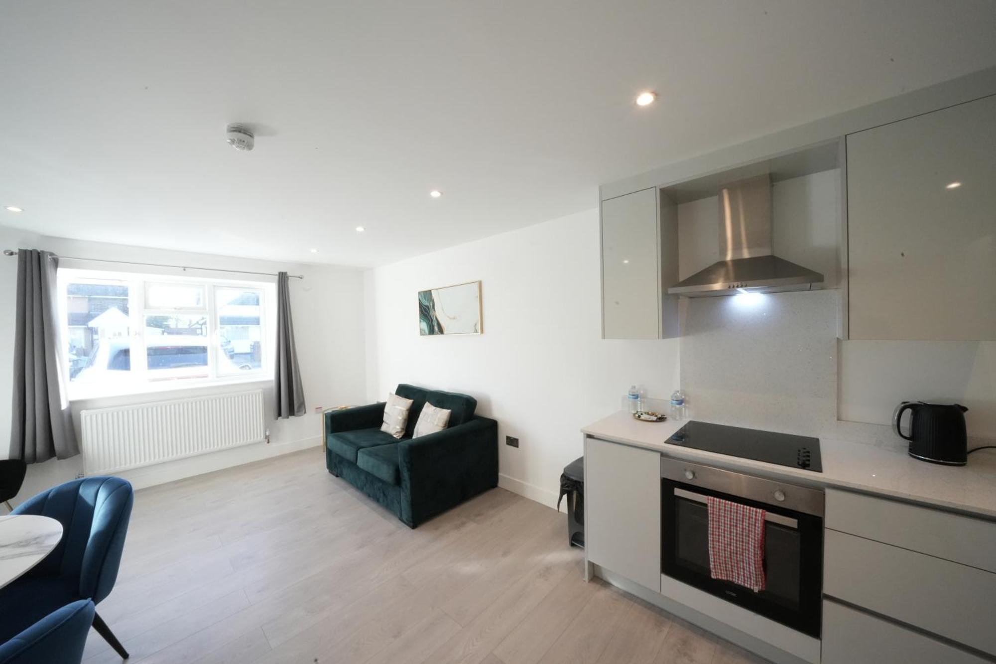 10 Min Drive To Airport - Free Parking - 15 Min Bus Ride - Ev Charge Available Apartment Stanwell Exterior foto