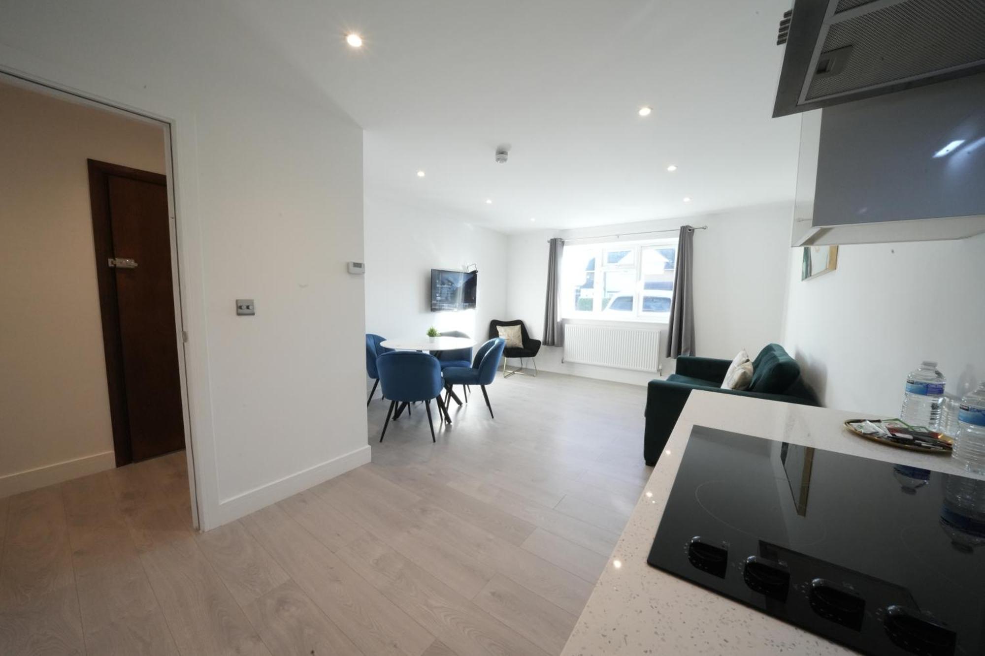10 Min Drive To Airport - Free Parking - 15 Min Bus Ride - Ev Charge Available Apartment Stanwell Exterior foto
