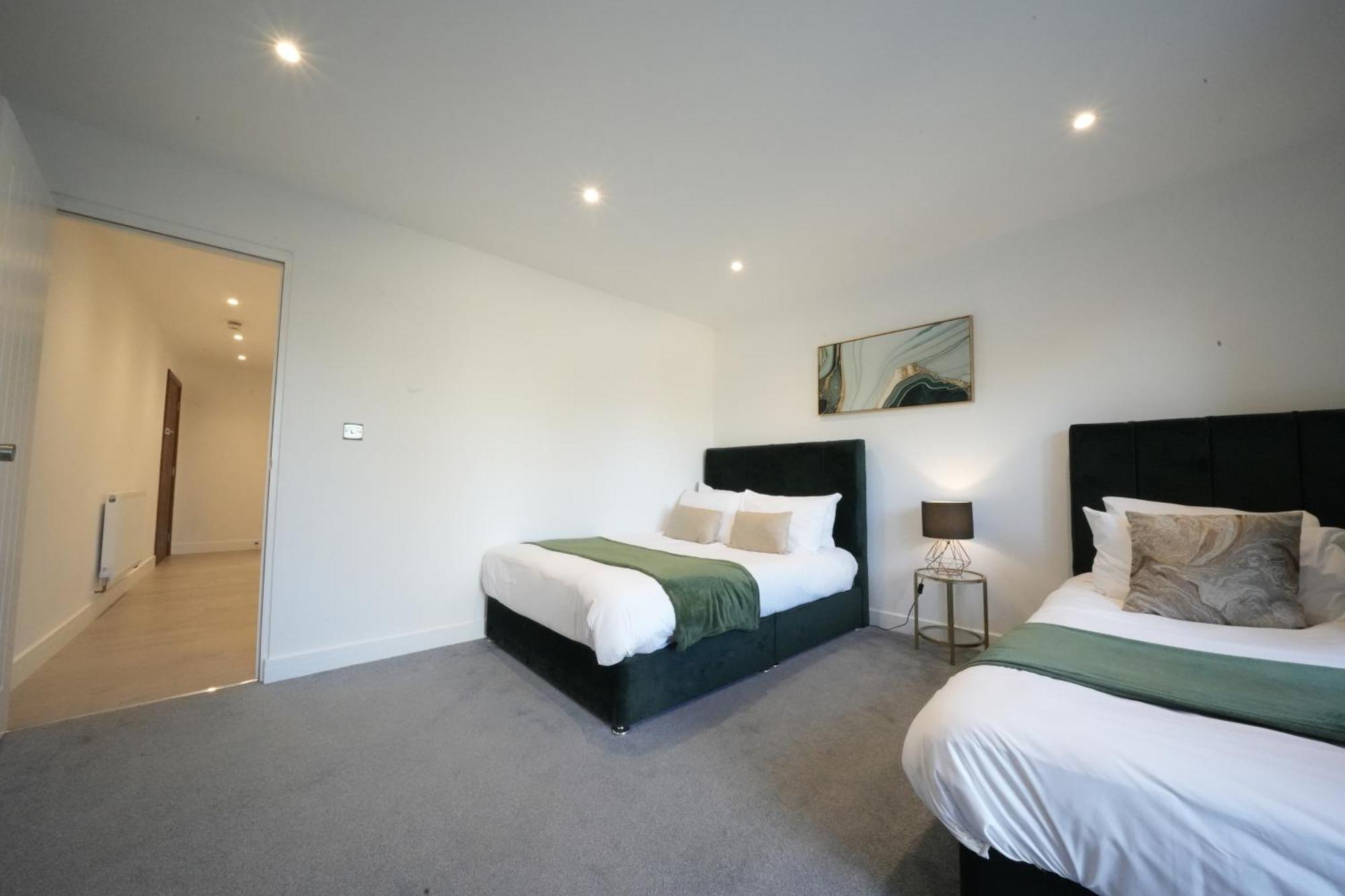 10 Min Drive To Airport - Free Parking - 15 Min Bus Ride - Ev Charge Available Apartment Stanwell Exterior foto