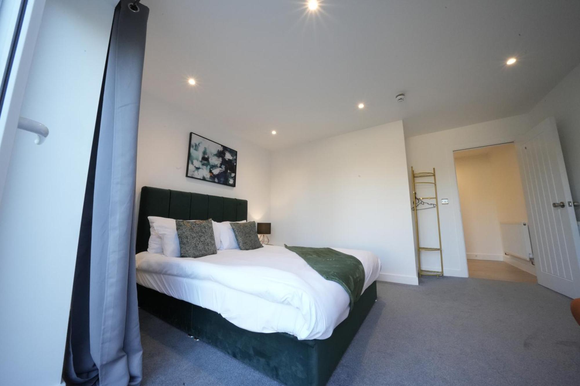 10 Min Drive To Airport - Free Parking - 15 Min Bus Ride - Ev Charge Available Apartment Stanwell Exterior foto