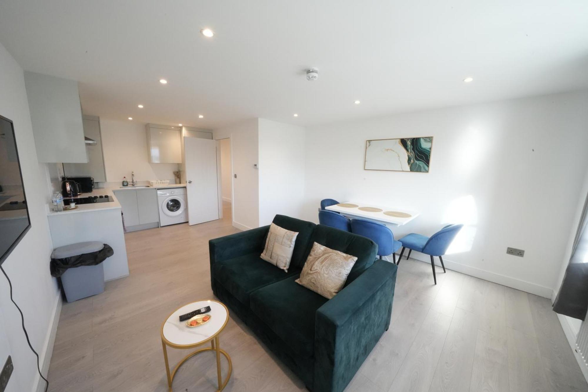 10 Min Drive To Airport - Free Parking - 15 Min Bus Ride - Ev Charge Available Apartment Stanwell Exterior foto