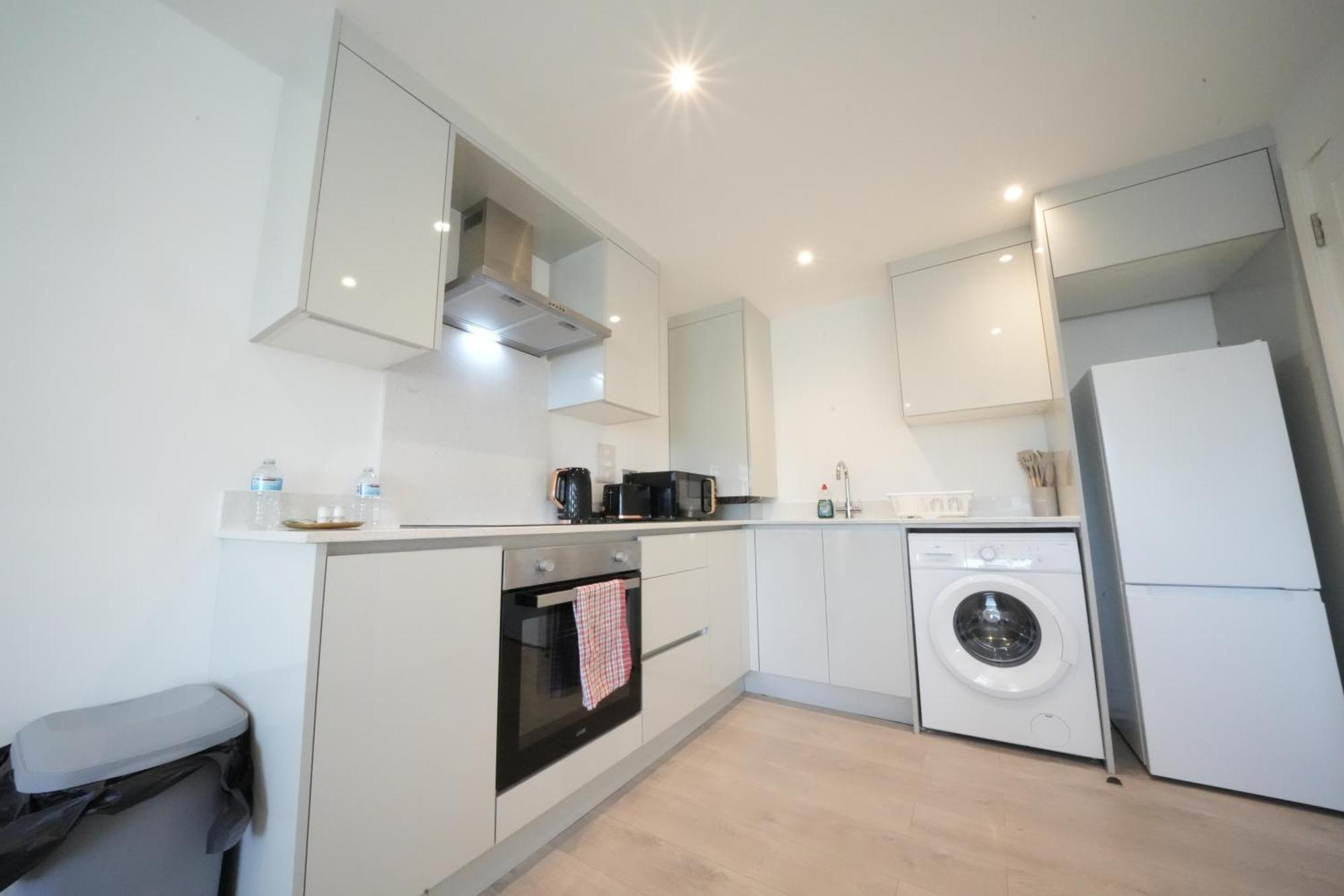 10 Min Drive To Airport - Free Parking - 15 Min Bus Ride - Ev Charge Available Apartment Stanwell Exterior foto