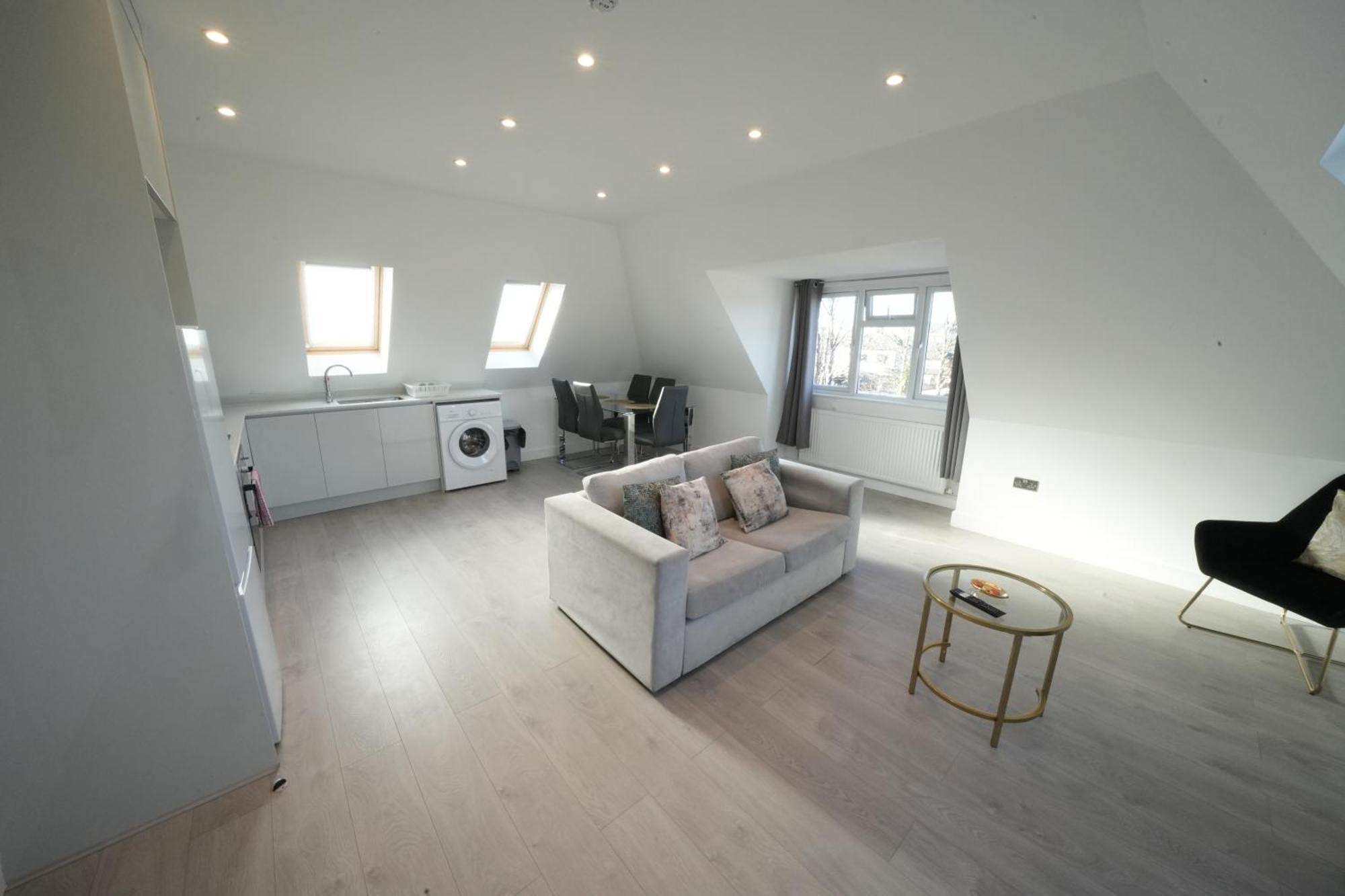 10 Min Drive To Airport - Free Parking - 15 Min Bus Ride - Ev Charge Available Apartment Stanwell Exterior foto