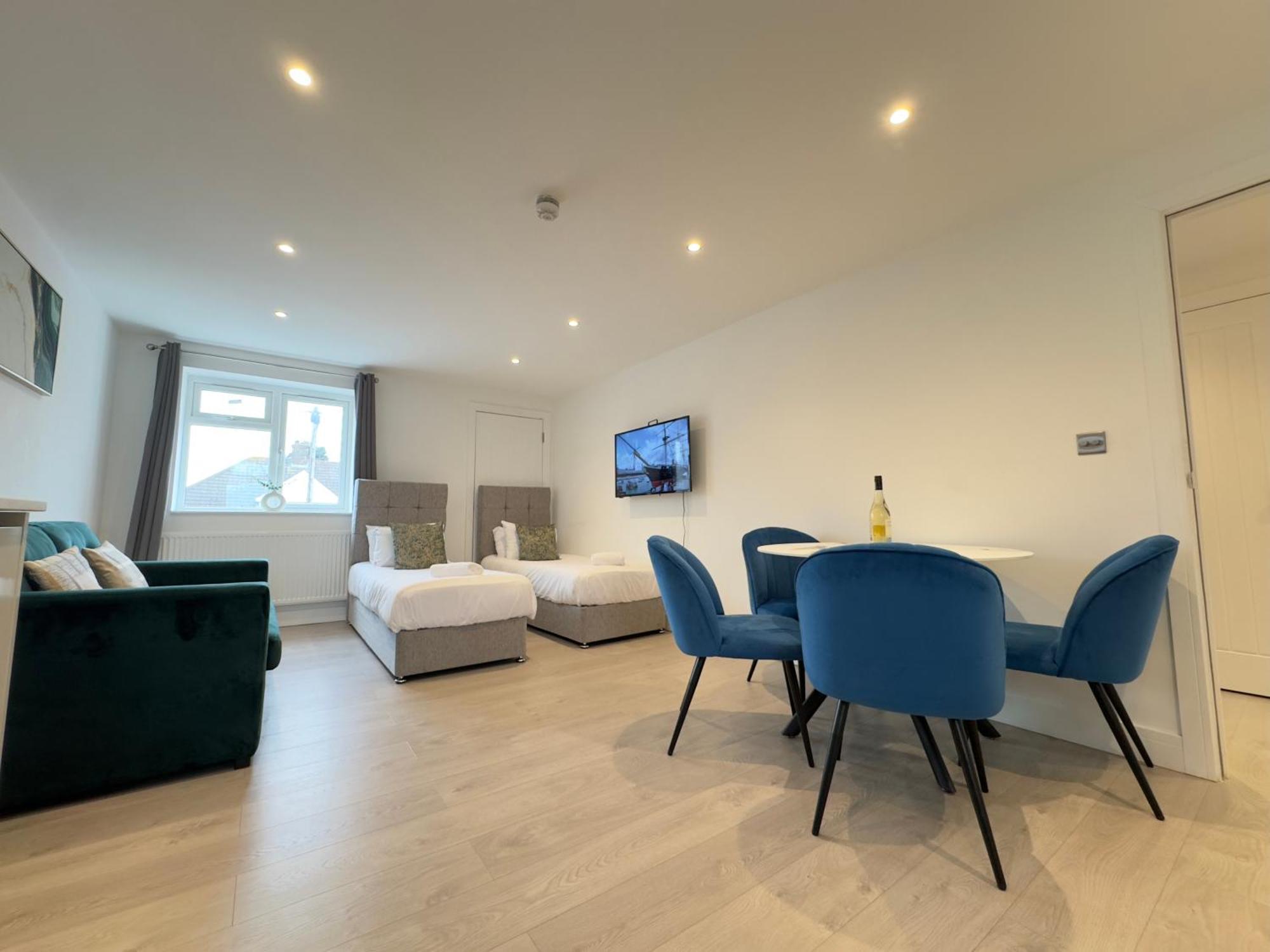 10 Min Drive To Airport - Free Parking - 15 Min Bus Ride - Ev Charge Available Apartment Stanwell Exterior foto